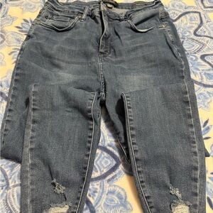Judy Blue Distressed skinny fit denim. Size 13/31